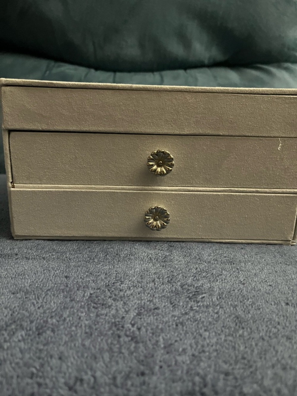 LC Lauren Conrad Cream Velvet Multi-Tier Jewelry Organizer - Picture 3 of 4